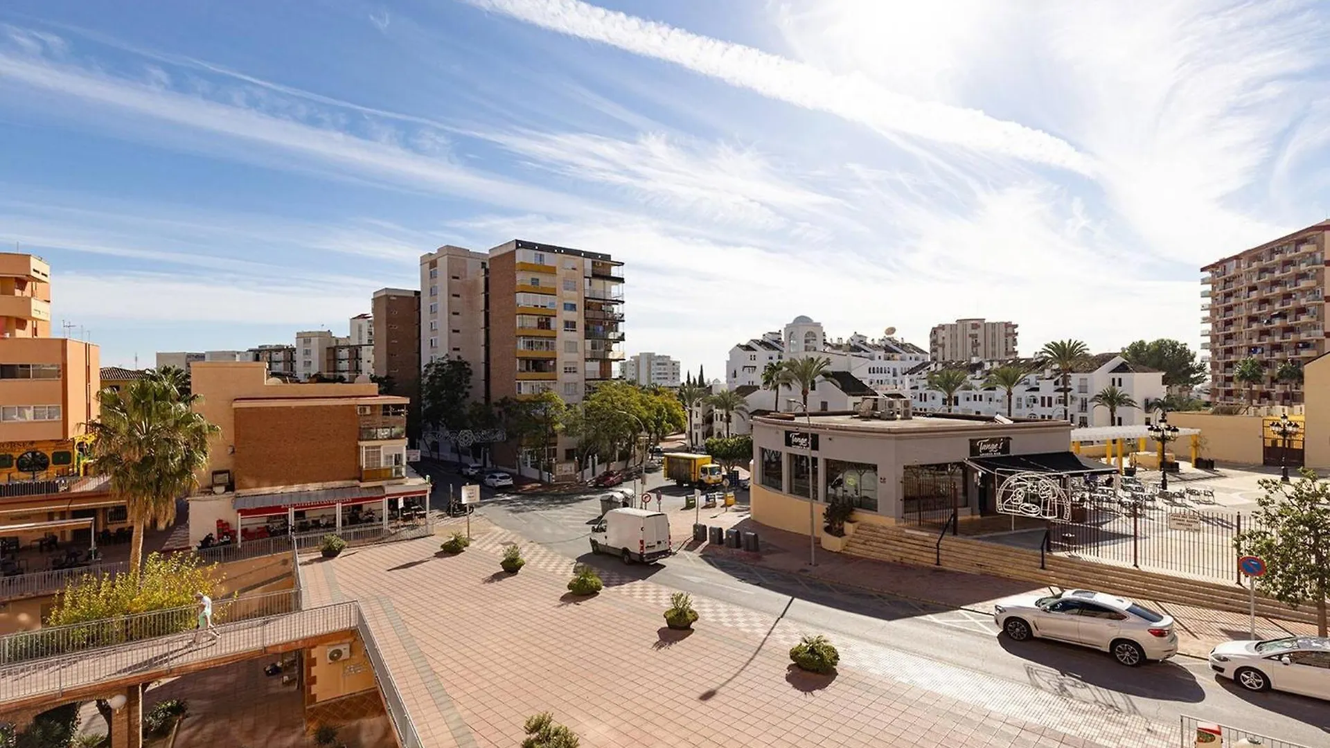 019 Stylish 3 Bed Ibensa Square Apt, Near Beach & Bars Benalmadena