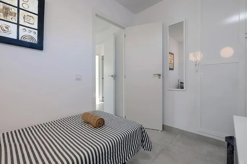 019 Stylish 3 Bed Ibensa Square Apt, Near Beach & Bars Benalmádena Spanje