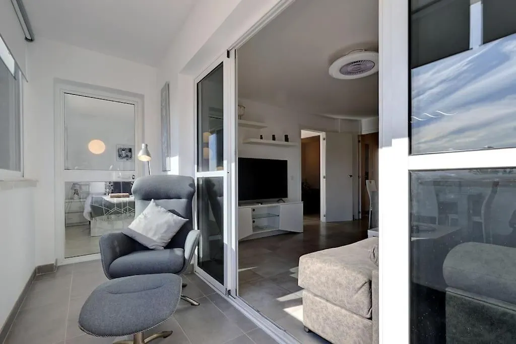019 Stylish 3 Bed Ibensa Square Apt, Near Beach & Bars Benalmádena 0*,  Spanje