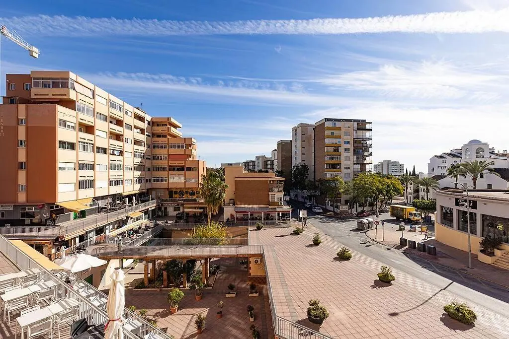 019 Stylish 3 Bed Ibensa Square Apt, Near Beach & Bars Benalmádena