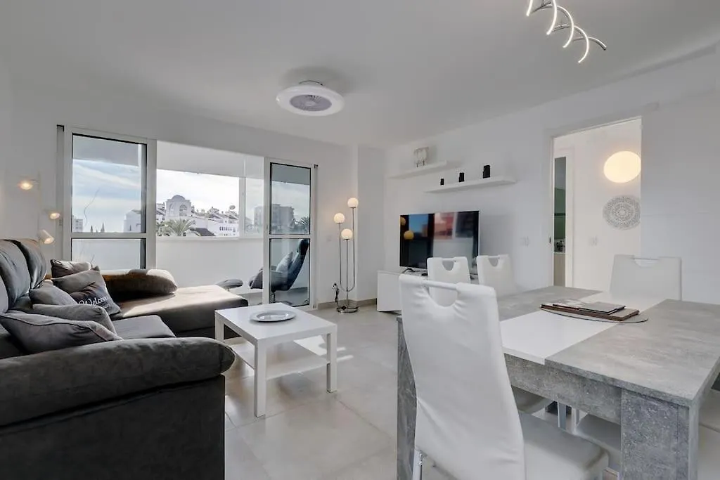 Appartement 019 Stylish 3 Bed Ibensa Square Apt, Near Beach & Bars Benalmádena Spanje