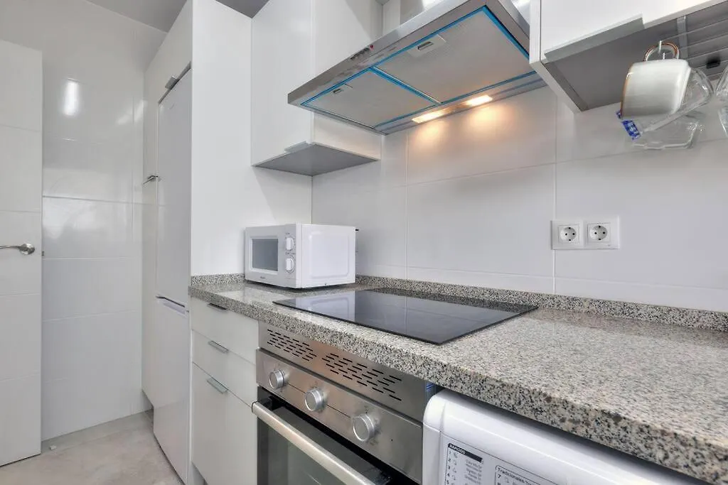 Apartment 019 Stylish 3 Bed Ibensa Square Apt, Near Beach & Bars Benalmadena