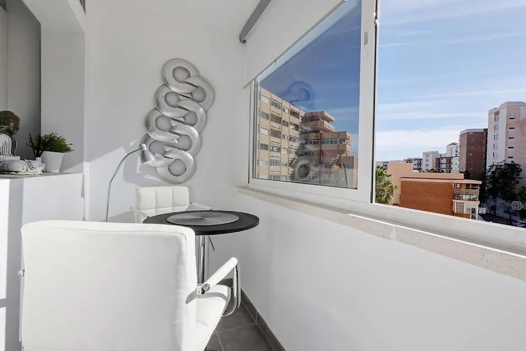 019 Stylish 3 Bed Ibensa Square Apt, Near Beach & Bars Benalmadena Apartment