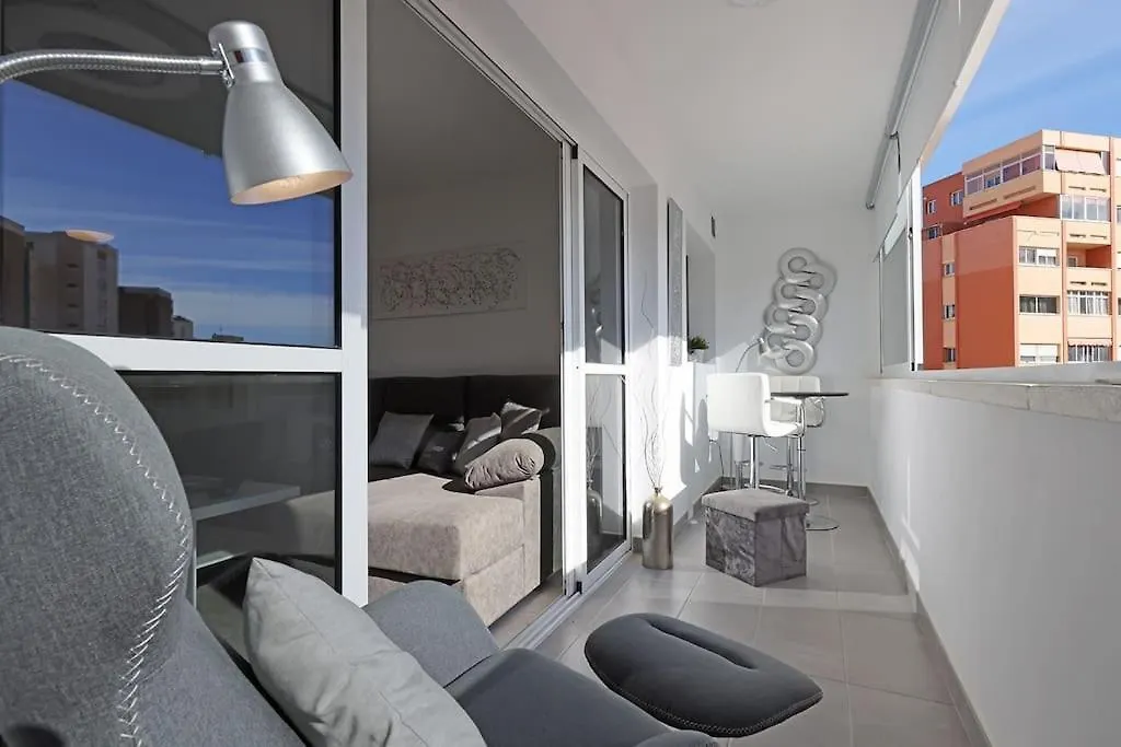 019 Stylish 3 Bed Ibensa Square Apt, Near Beach & Bars Benalmadena Spain