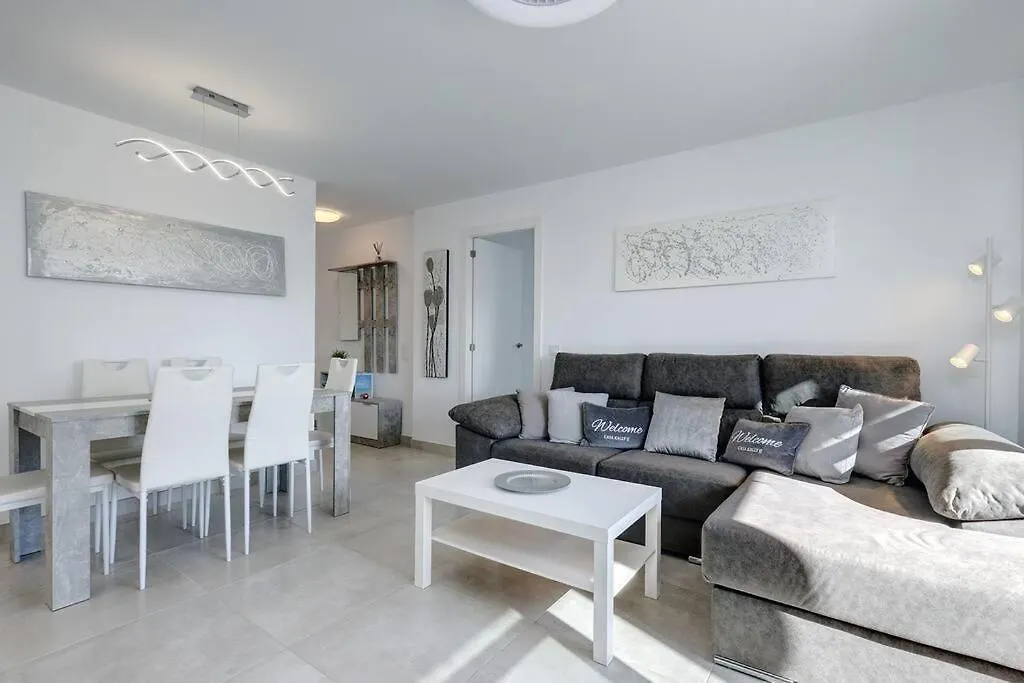 019 Stylish 3 Bed Ibensa Square Apt, Near Beach & Bars Benalmadena Apartment