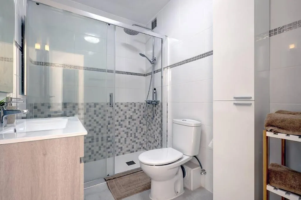 Apartment 019 Stylish 3 Bed Ibensa Square Apt, Near Beach & Bars Benalmadena