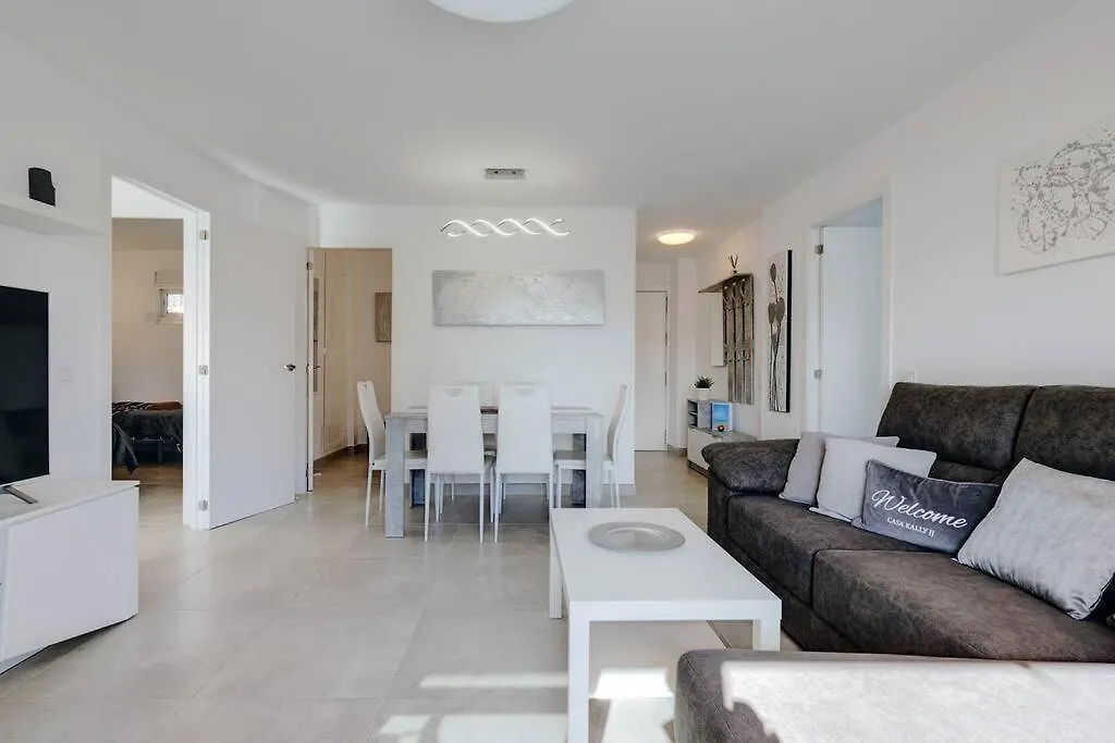 019 Stylish 3 Bed Ibensa Square Apt, Near Beach & Bars Benalmadena