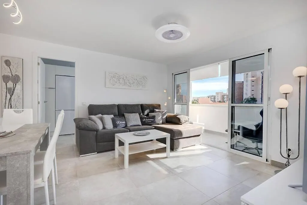 019 Stylish 3 Bed Ibensa Square Apt, Near Beach & Bars Benalmadena Spain