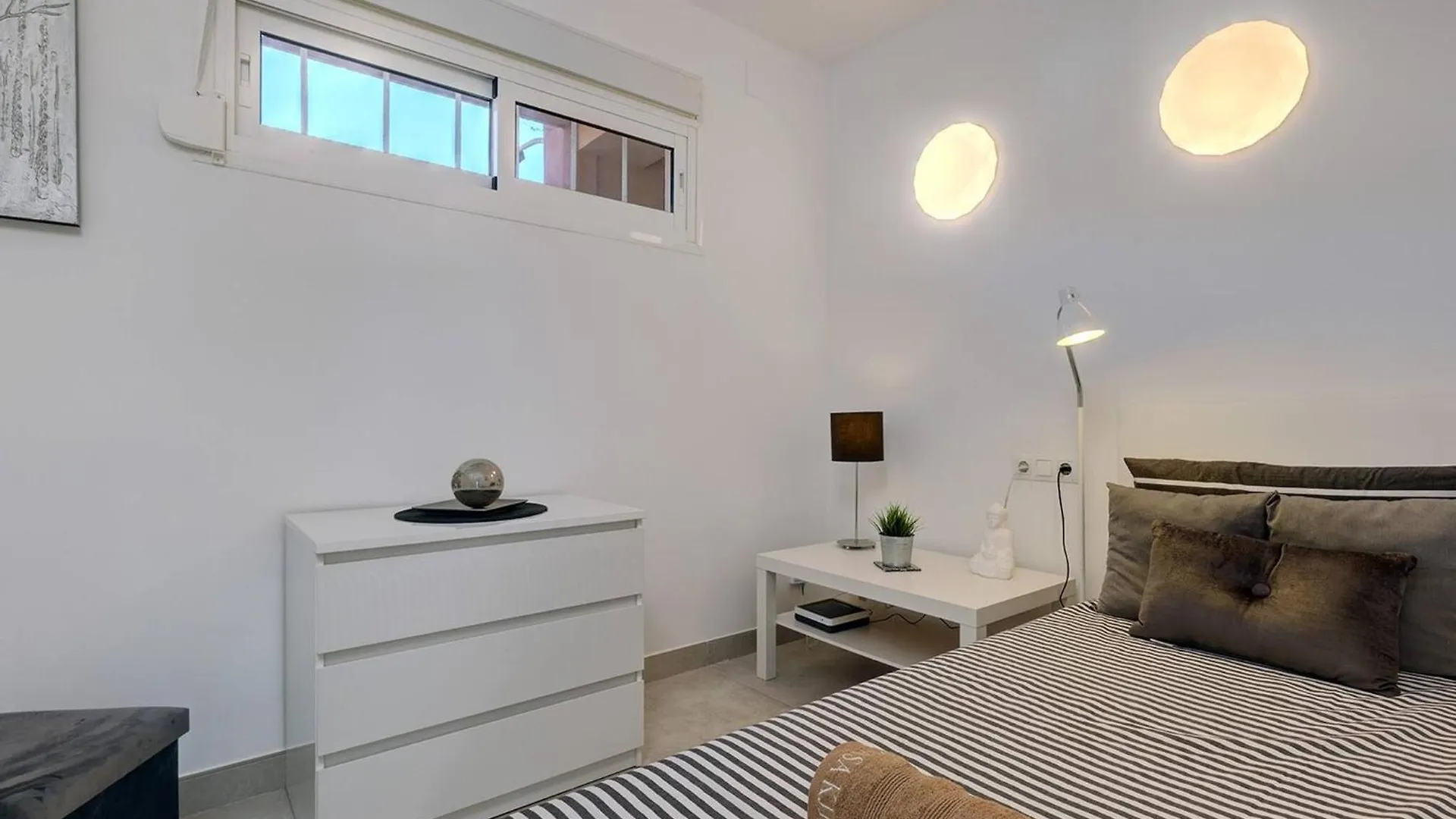 019 Stylish 3 Bed Ibensa Square Apt, Near Beach & Bars Benalmadena