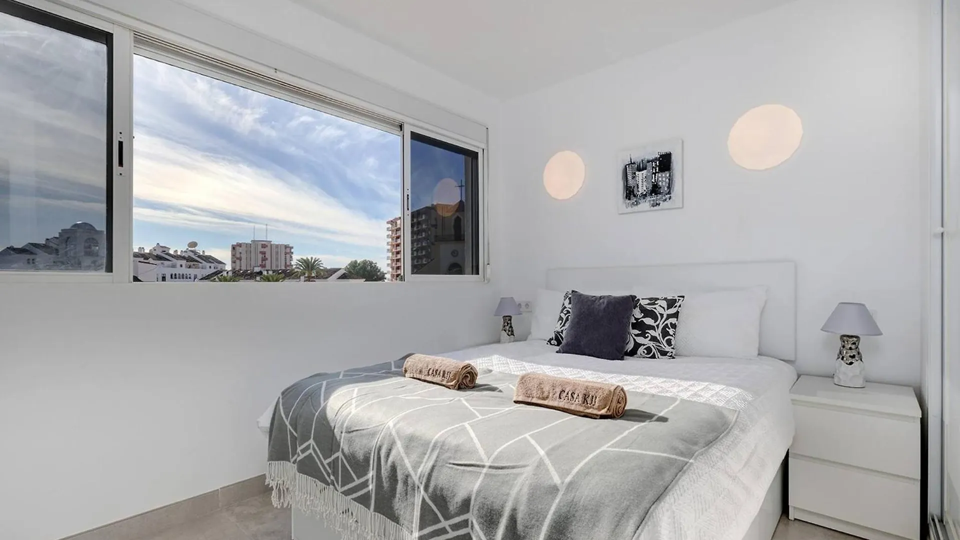 019 Stylish 3 Bed Ibensa Square Apt, Near Beach & Bars Benalmadena Apartment
