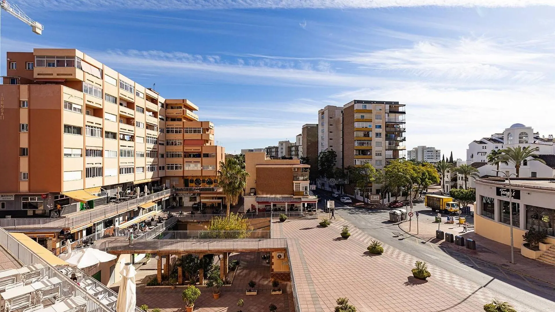 019 Stylish 3 Bed Ibensa Square Apt, Near Beach & Bars Benalmadena Apartment