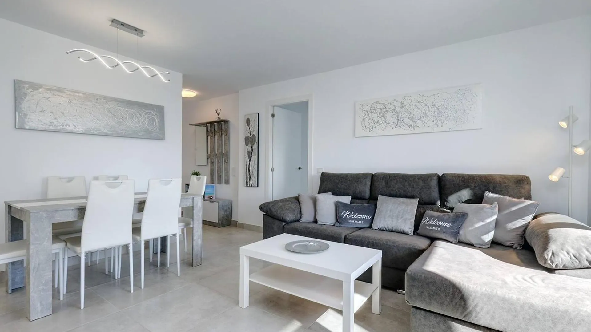 019 Stylish 3 Bed Ibensa Square Apt, Near Beach & Bars Benalmadena 0*,