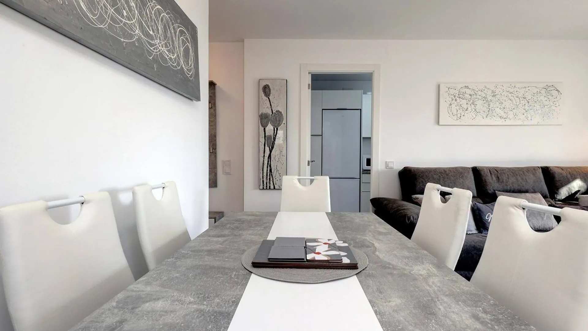 019 Stylish 3 Bed Ibensa Square Apt, Near Beach & Bars Benalmadena 0*,  Spain