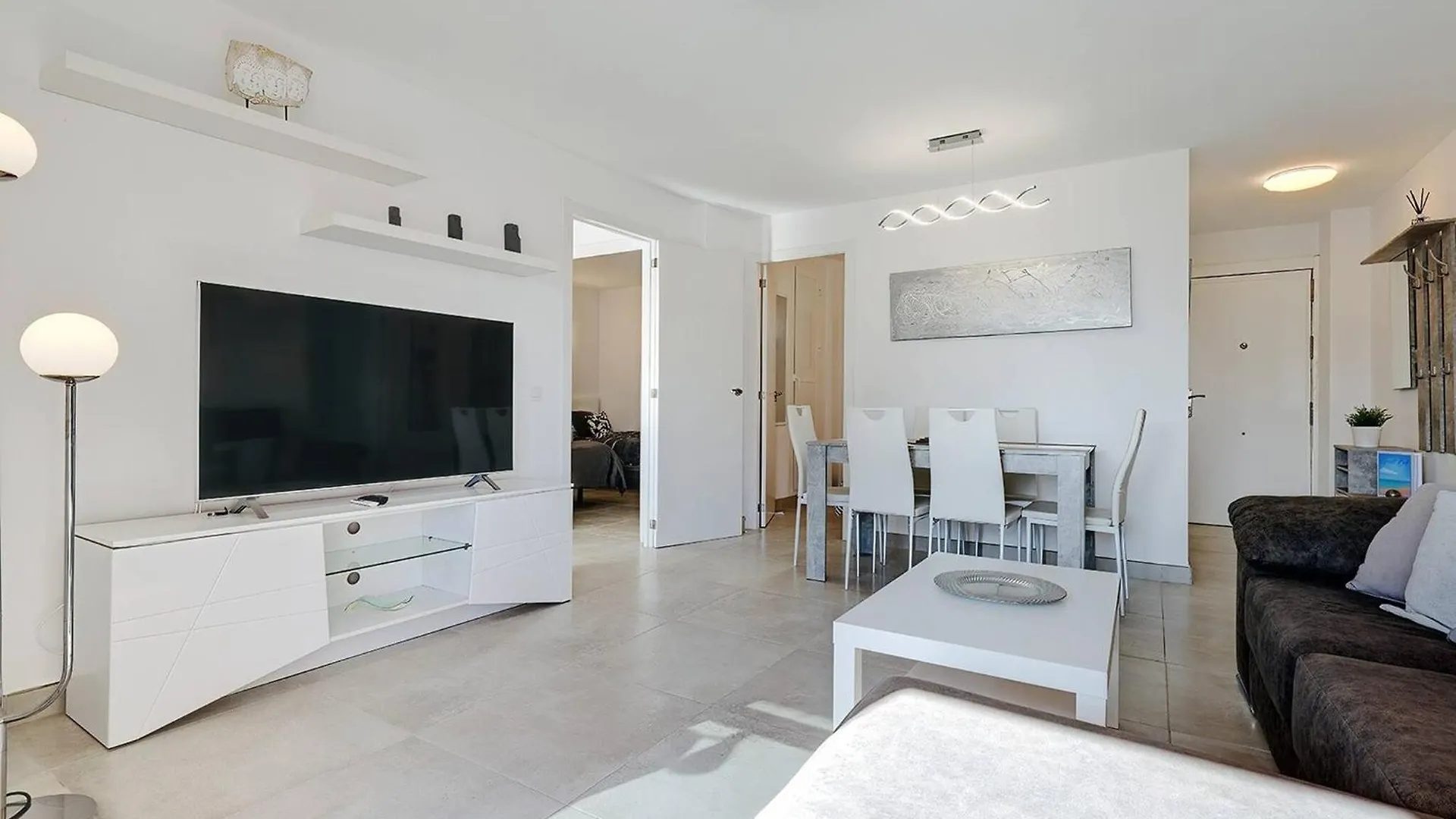 019 Stylish 3 Bed Ibensa Square Apt, Near Beach & Bars Benalmadena Spain