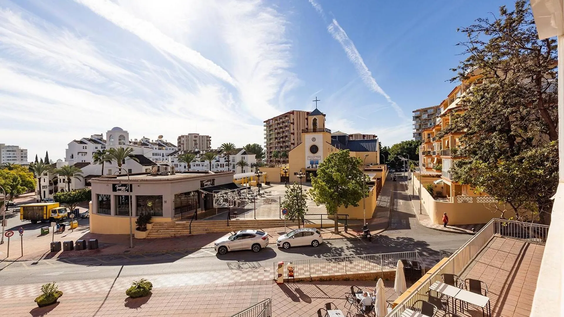 019 Stylish 3 Bed Ibensa Square Apt, Near Beach & Bars Benalmadena Apartment