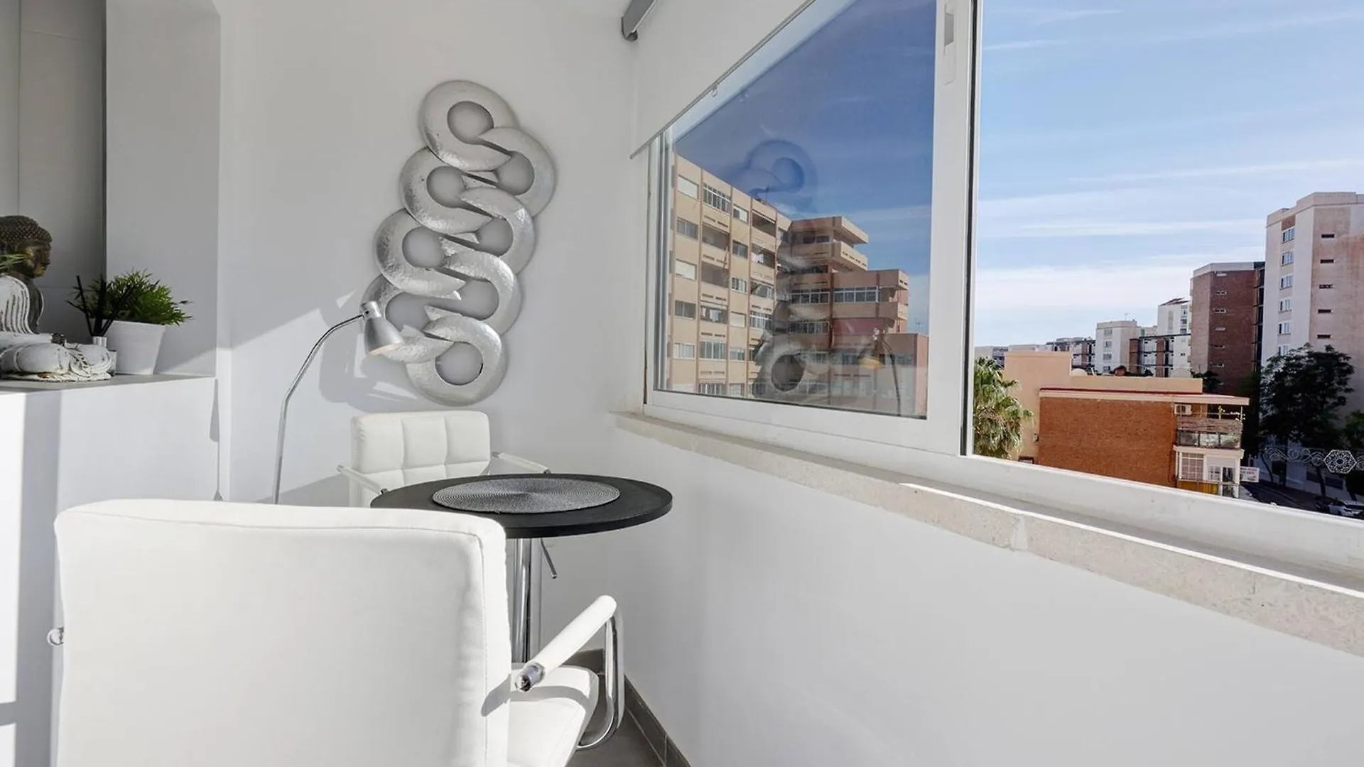 Apartment 019 Stylish 3 Bed Ibensa Square Apt, Near Beach & Bars Benalmadena Spain